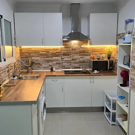아파트 Strelitzia House